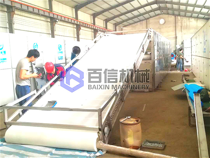 山藥烘干設(shè)備主要包含山藥切片機(jī)、烘干熱源，烘干主機(jī)，上料機(jī)，山藥包裝機(jī)、電源等配